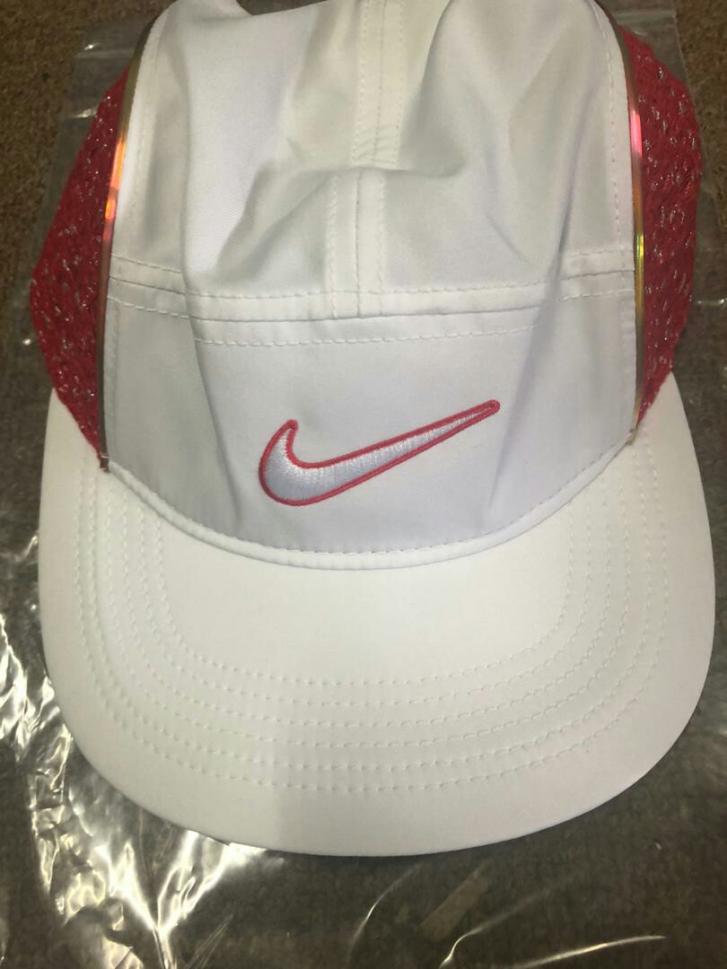 supreme nike boucle running hat