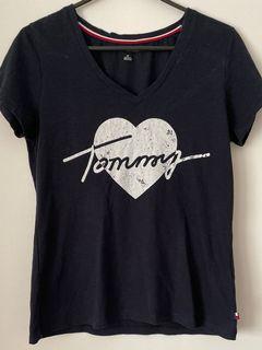 Sz Small Tommy Hilfiger T-shirt