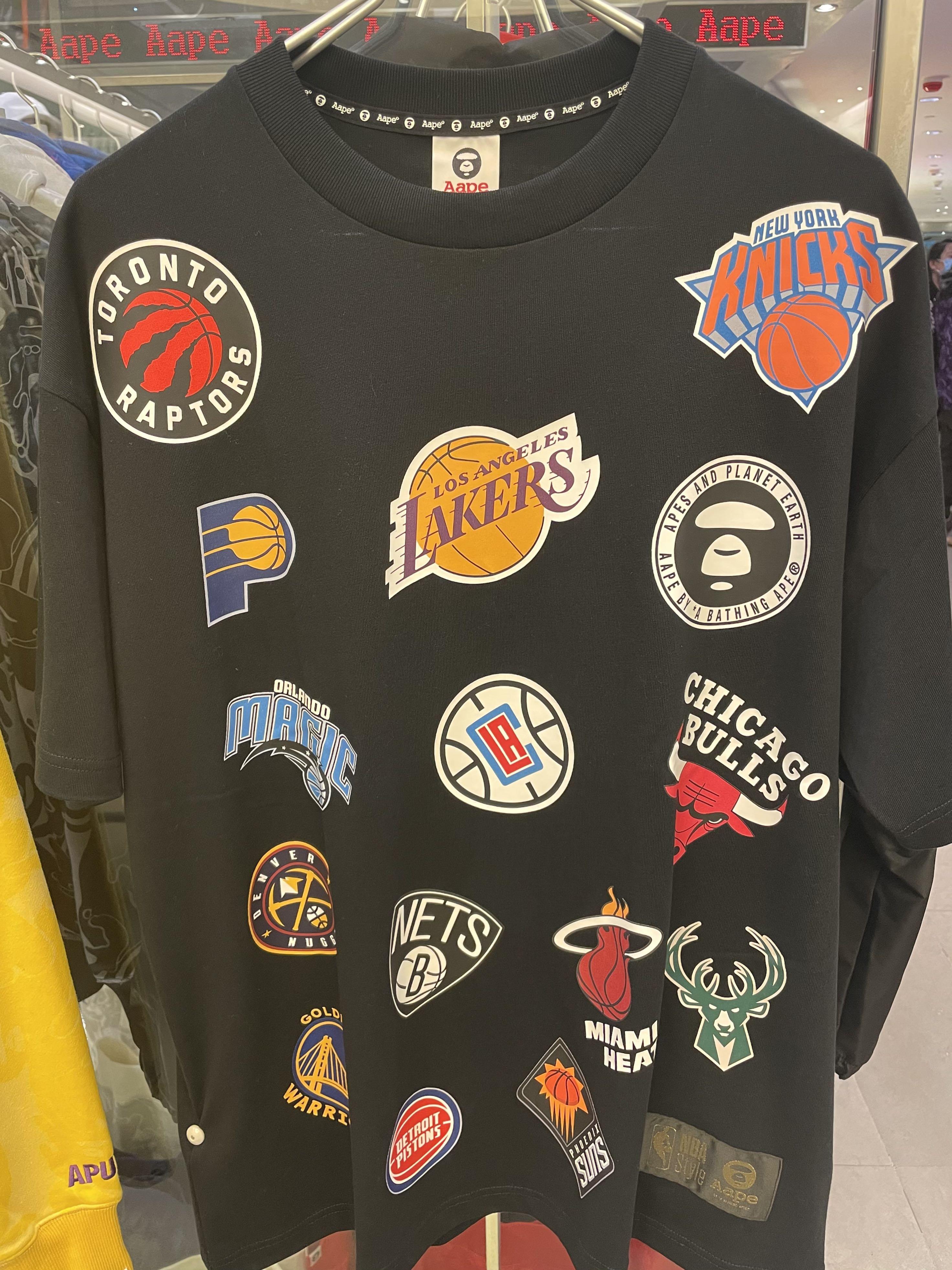 100% 全新Men's Aape by A BATHING APE® x NBA Team Logo Tee size S