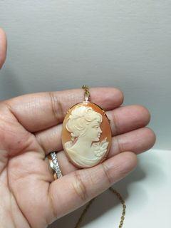 authentic cameo pendant/brooch