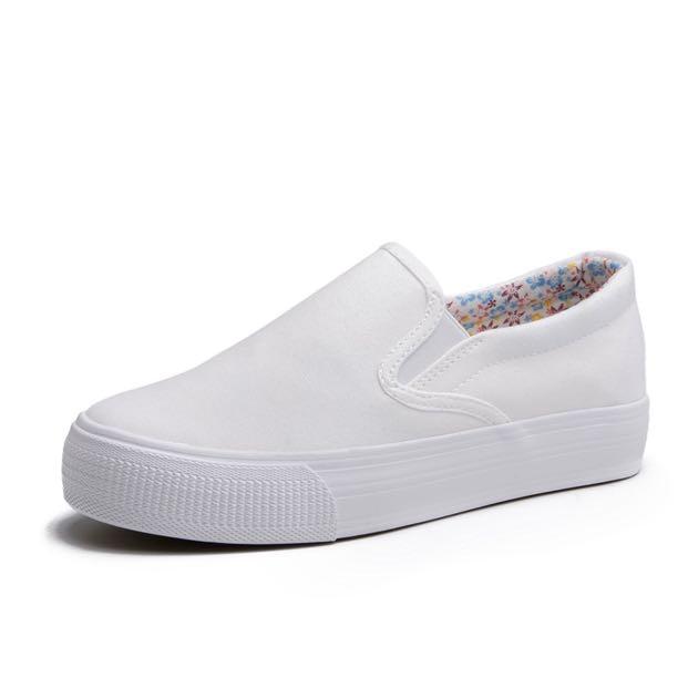 White canvas slip on clearance shoes womens