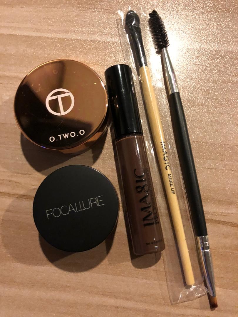 brush concealer kening