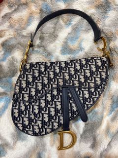 (Category: ) located in . Submitted by classic.ootd (Listing ID 1057813570, Image 1). Description: .