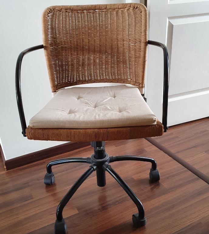 Ikea wicker 2025 swivel chair