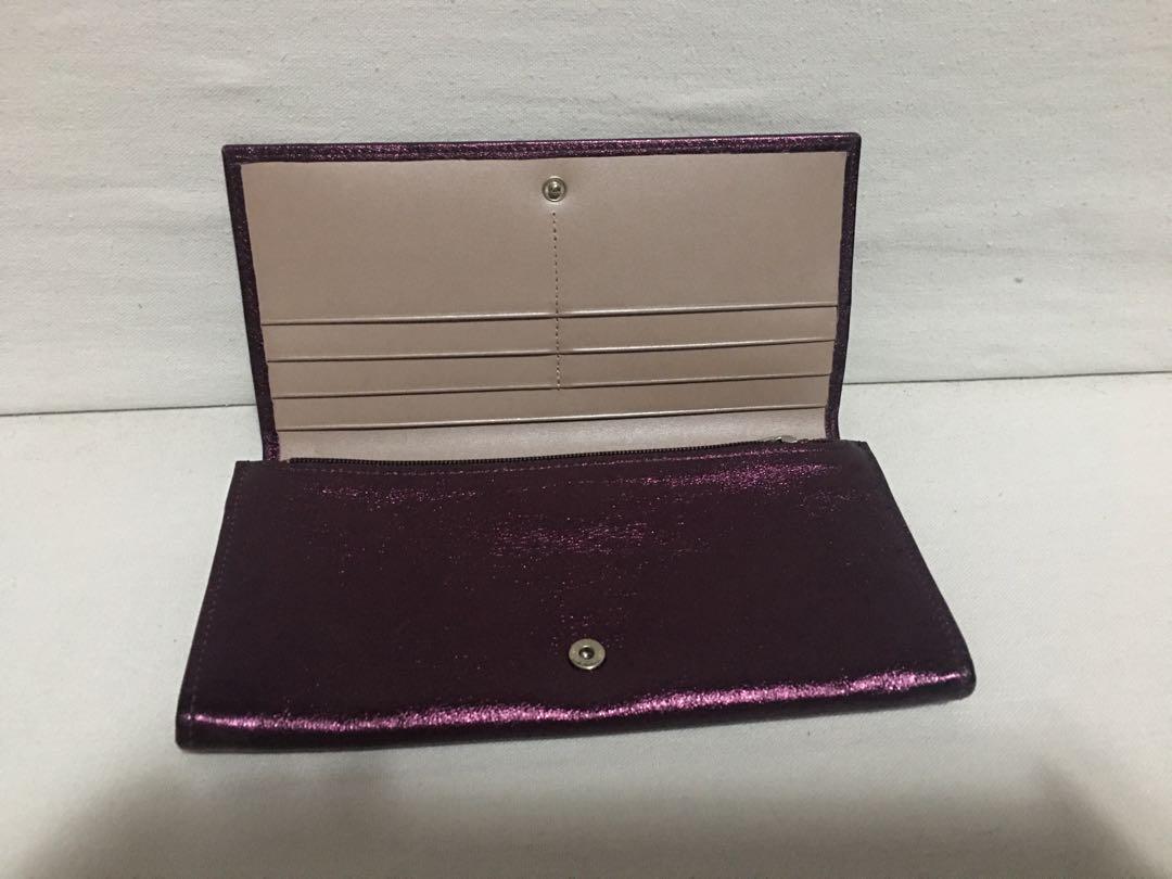 Longchamp long flap wallet (Category: Luxury Bags & Wallets) located in Quezon City. Submitted by limebasil (Listing ID 1057764788, Image 2). Description: Longchamp wallet (guaranteed authentic or your money back) 10 card slots 2 interior pockets and 1 zip pocket No flaws.