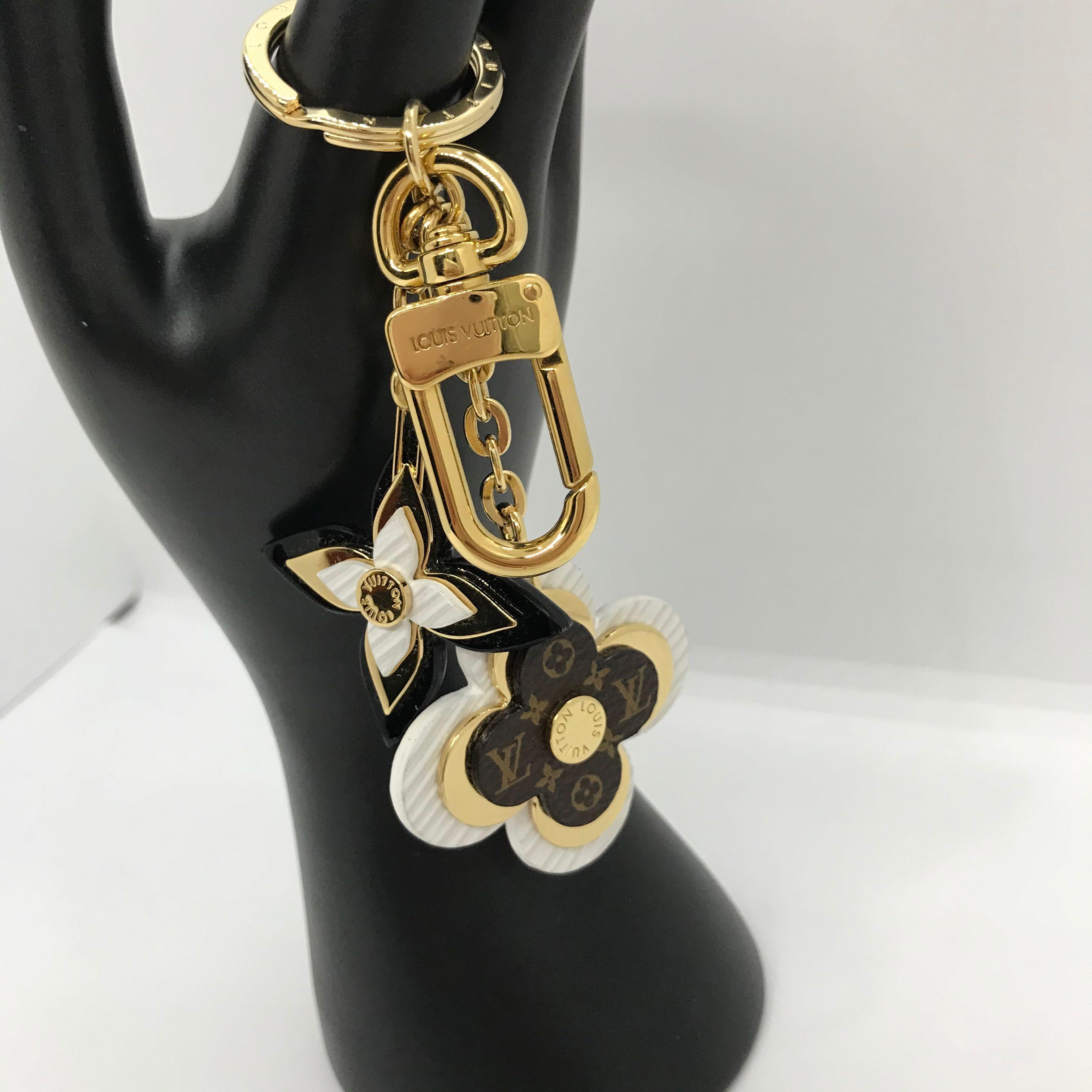 LOUIS VUITTON M69566 BLOOMING FLOWERS KEYCHAIN 207014389 Luxury Accessories on Carousell