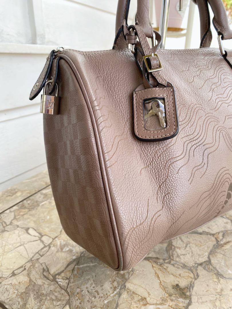 Louis Vuitton printemps-eté 2010 messenger limited edition, Luxury, Bags &  Wallets on Carousell