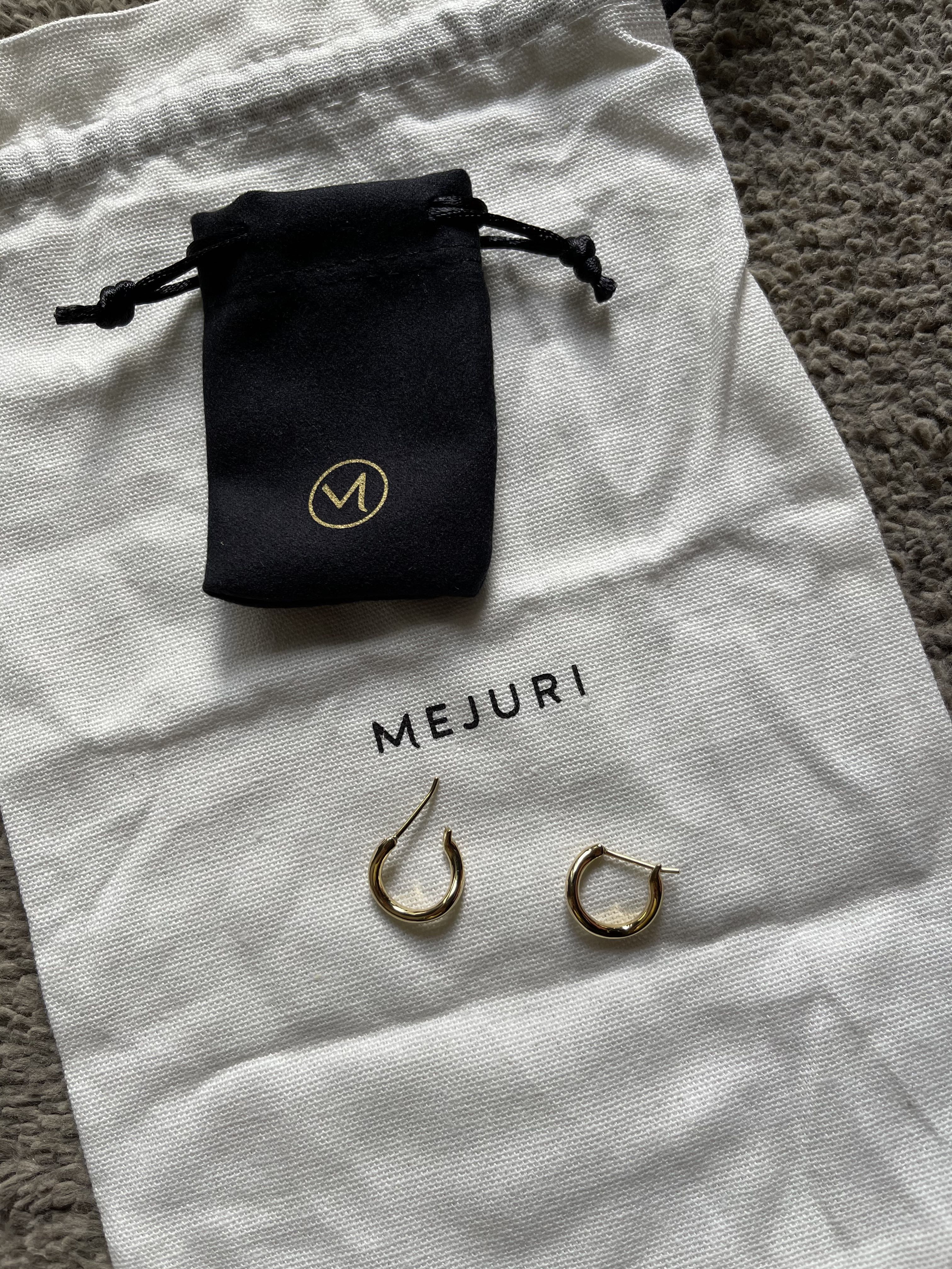 Mejuri curve hoops hotsell