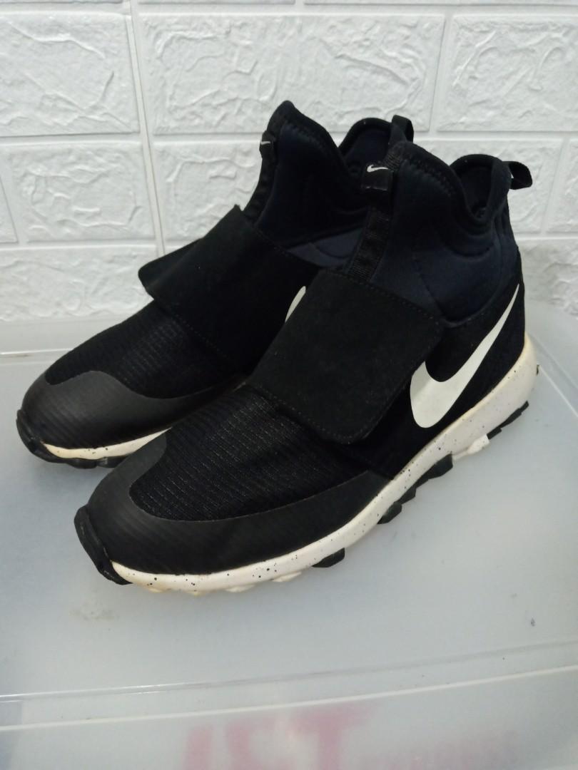 Nike roshe mid winter stamina top