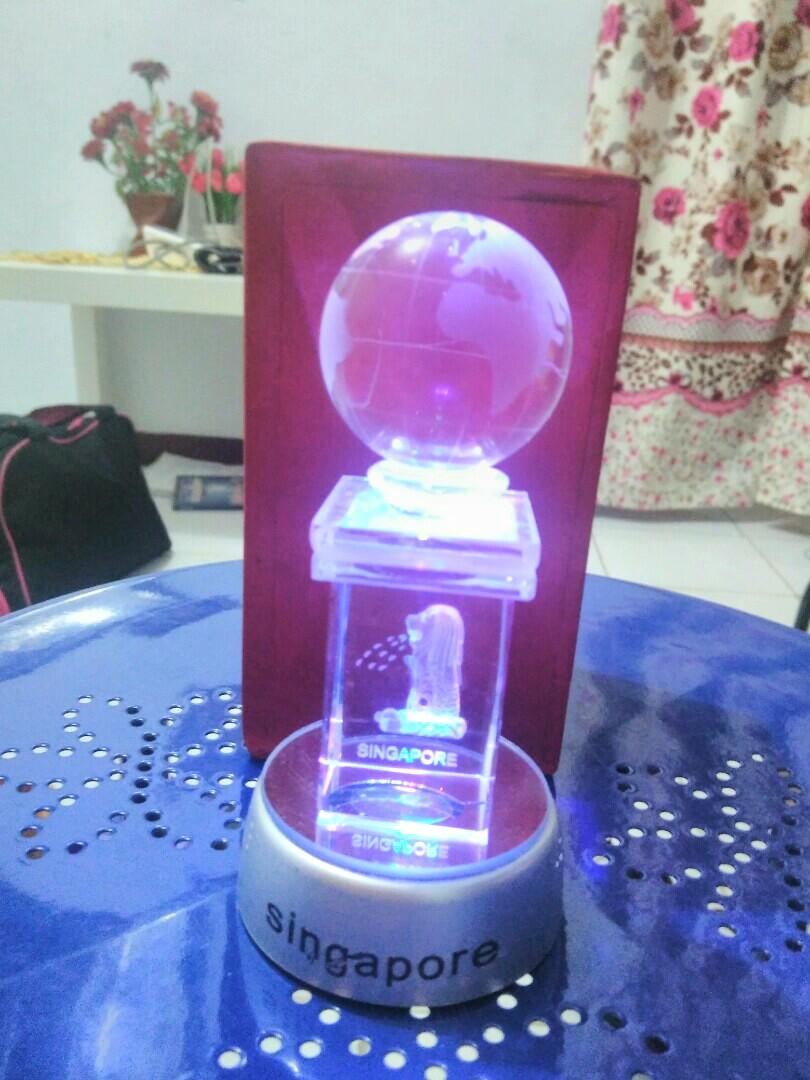 Oleh Oleh Khas Singapura Souvenir/Pajangan/Lampu on Carousell