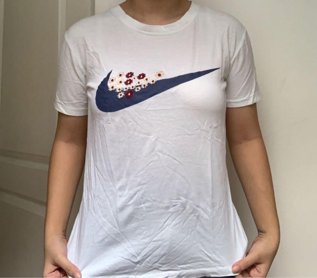 white nike shirt for women