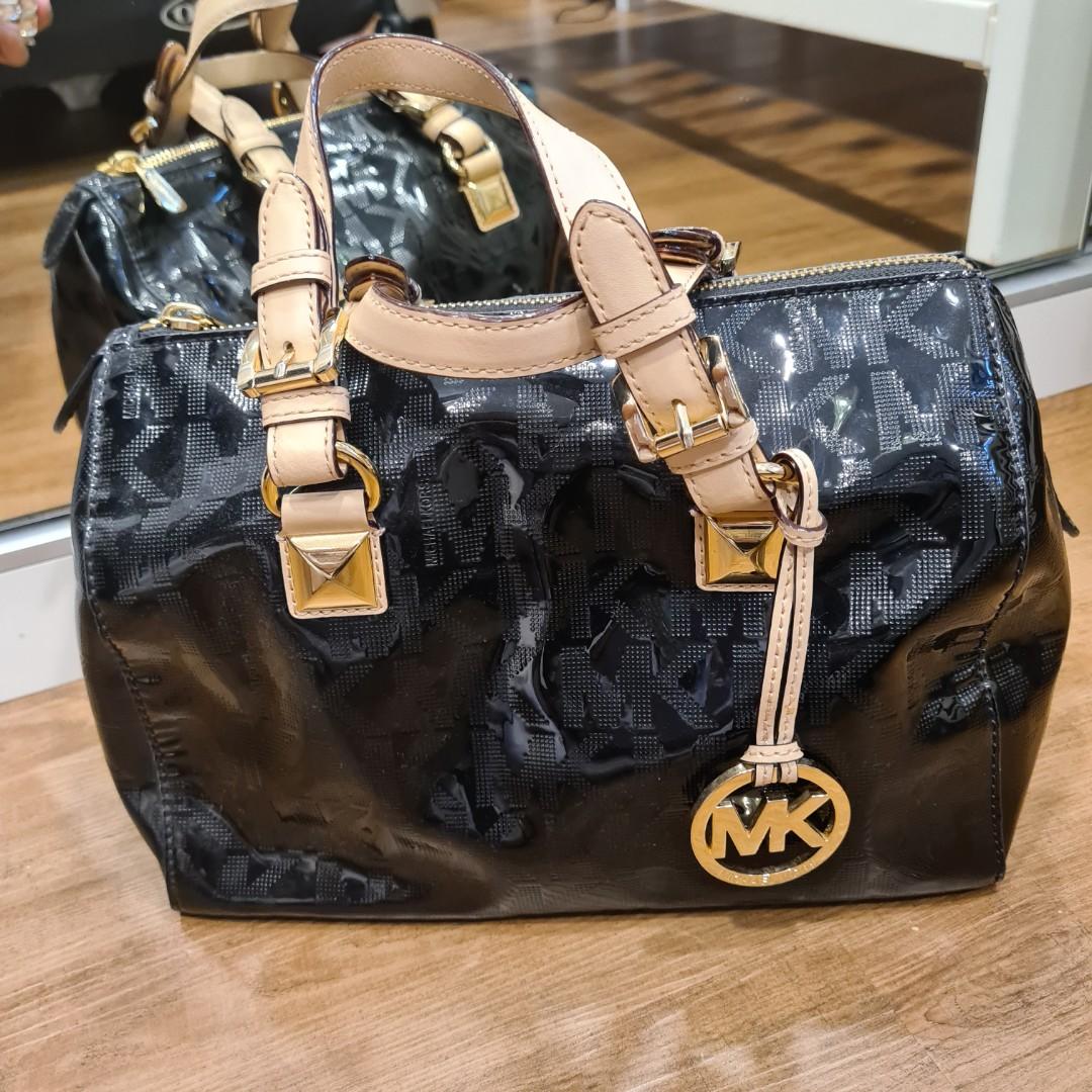 Michael Kors Cora Shoulder Bag, Luxury, Bags & Wallets on Carousell