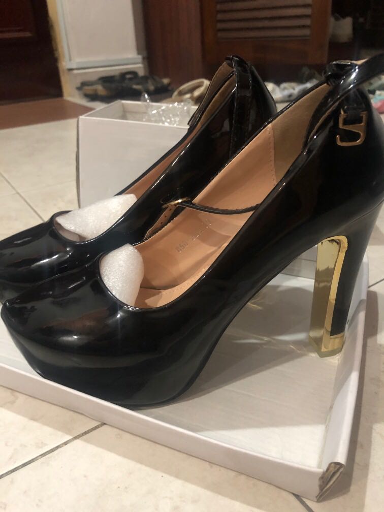 BRAND NEW Black glossy high heels 