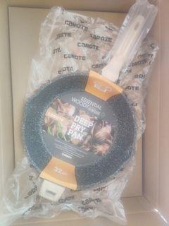 (BNIB) Carote 32cm non-stick deep fry pan, with lid and wooden spatula