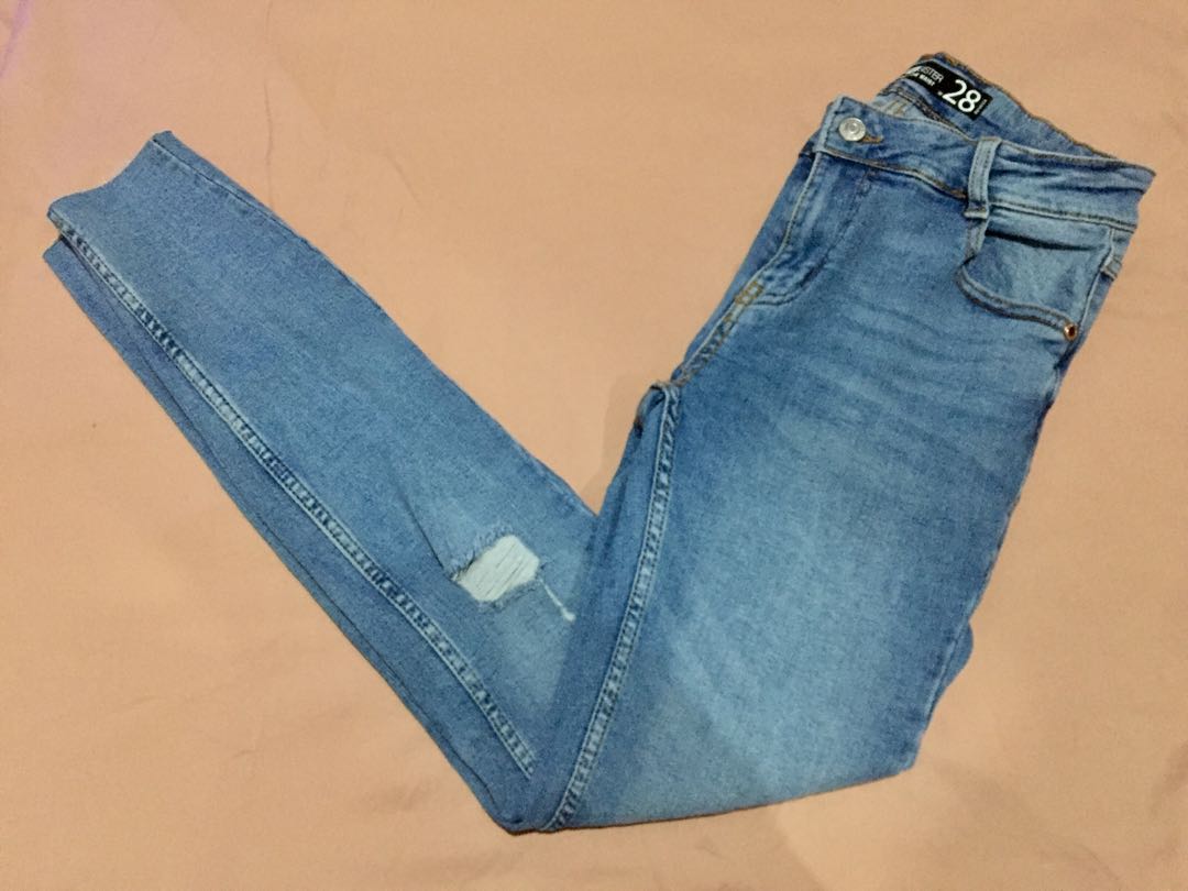 tattered skinny jeans