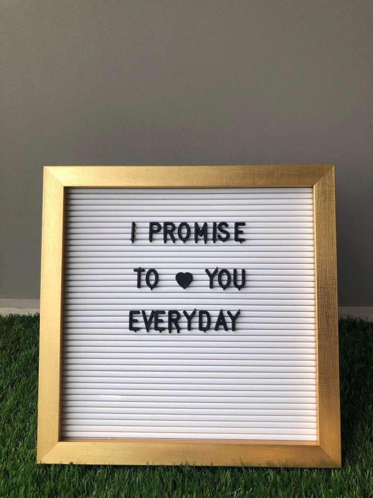 [Gold frame] letter board, Hobbies & Toys, Stationery & Craft, Art