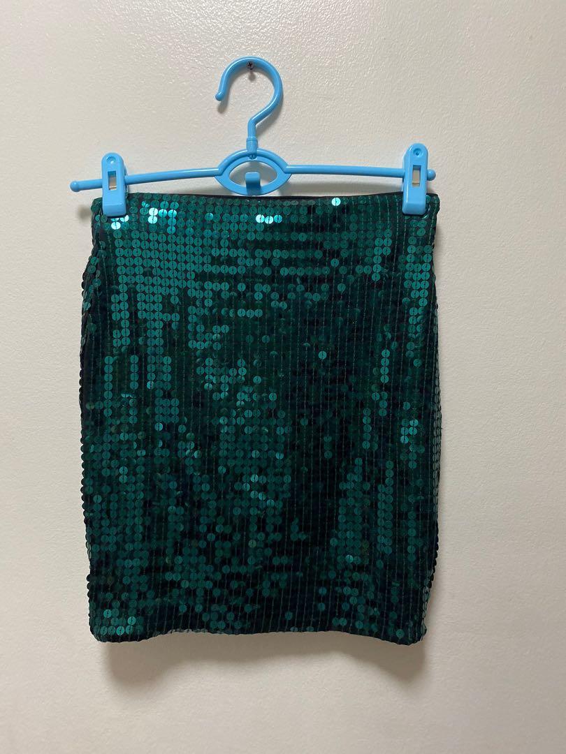 H&M Green sequin pencil skirt (Category: Skirts) located in Las Pinas. Submitted by ellabells (Listing ID 1058078809, Image 1). Description: Used it once only. Stretchy Perfect for going out! Rfs: I don’t use it anymore .