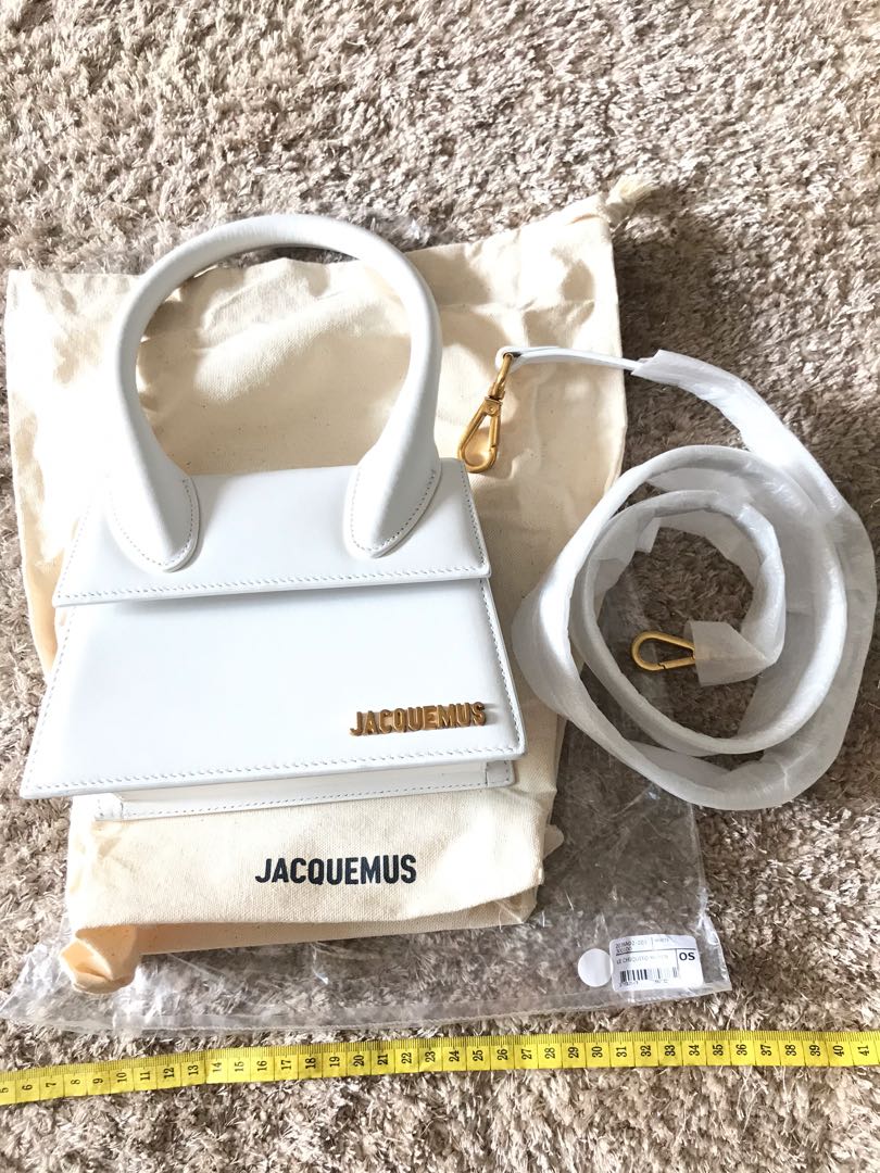 Jacquemus bag tas jacquemus le chiquito moyen size medium beli paris harga 567 euro original dan complete set dan authentic Fesyen Wanita Tas Dompet di Carousell