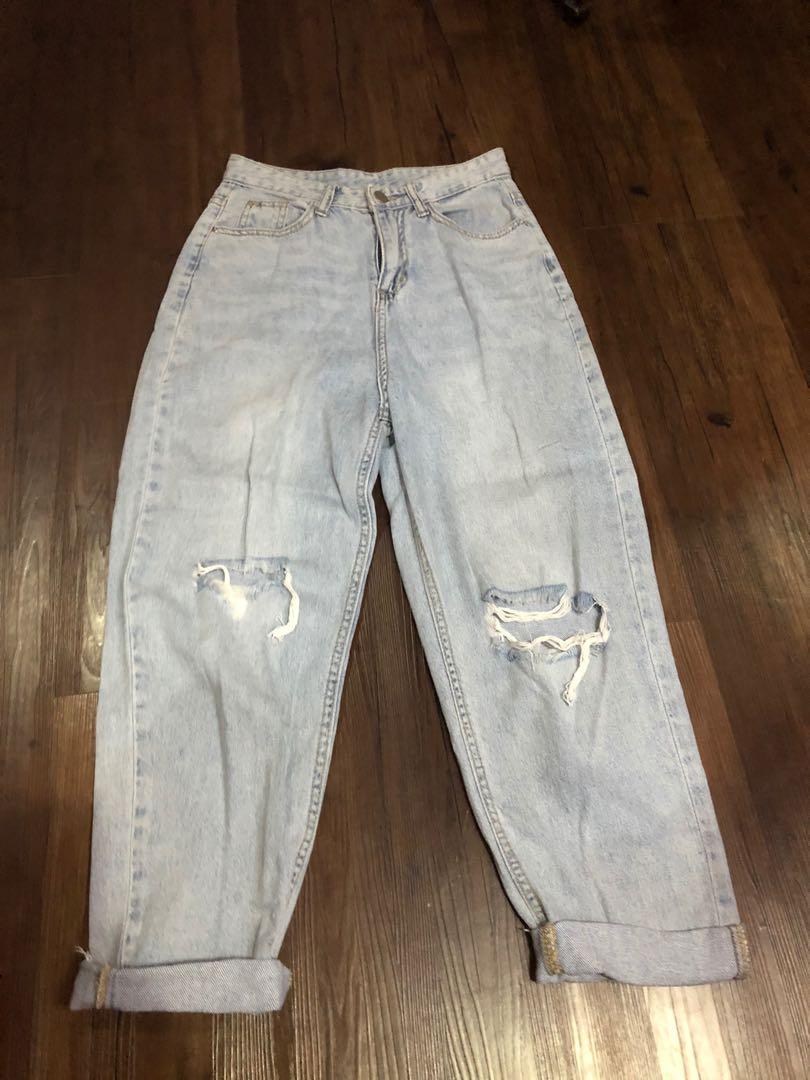 Lightwashed Highwaisted Knee Ripped Mom Jeans (Category: Jeans) located in Las Pinas. Submitted by treasurewavee (Listing ID 1058104960, Image 1). Description: • Super nice fit!!! • Trendy • Best fit for 25-26.