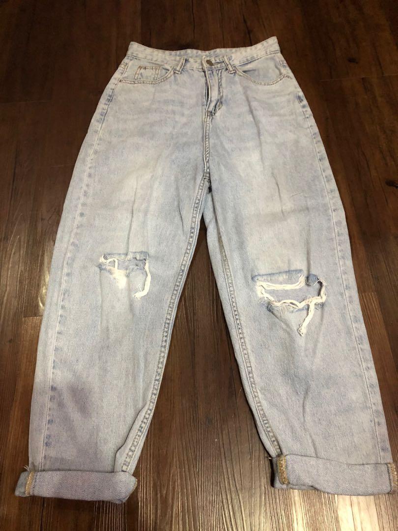 Lightwashed Highwaisted Knee Ripped Mom Jeans (Category: Jeans) located in Las Pinas. Submitted by treasurewavee (Listing ID 1058104960, Image 2). Description: • Super nice fit!!! • Trendy • Best fit for 25-26.