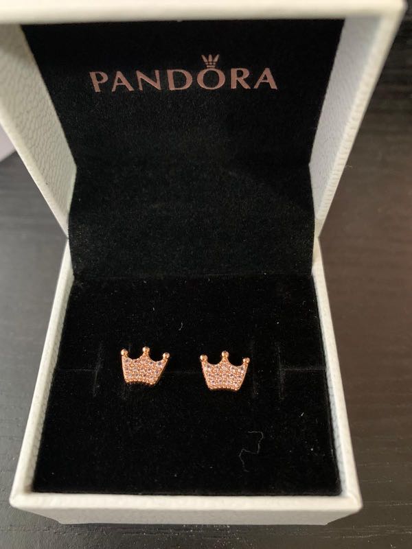 Pink crown sales stud earrings pandora