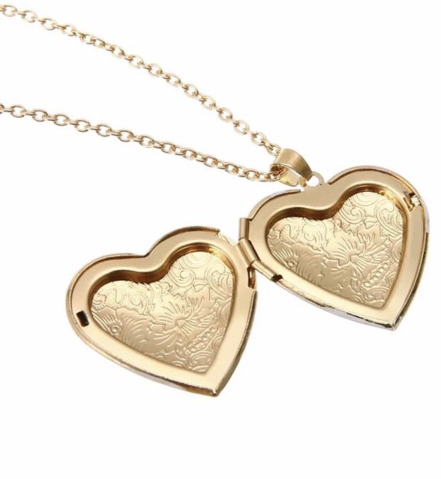 SHEIN HEART PENDANT NECKLACE, Women's Fashion, Watches & Accessories