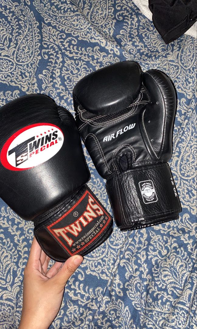 Fake twins clearance boxing gloves