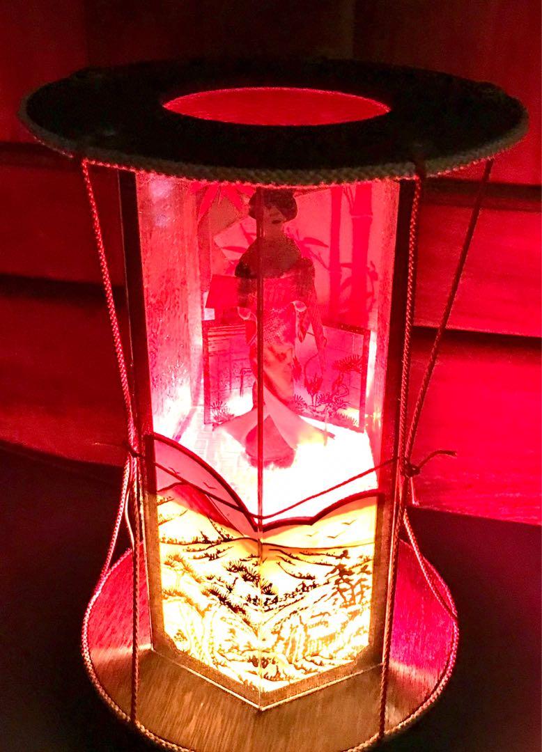 Vintage Japanese lamp with Japanese lady in traditional costume