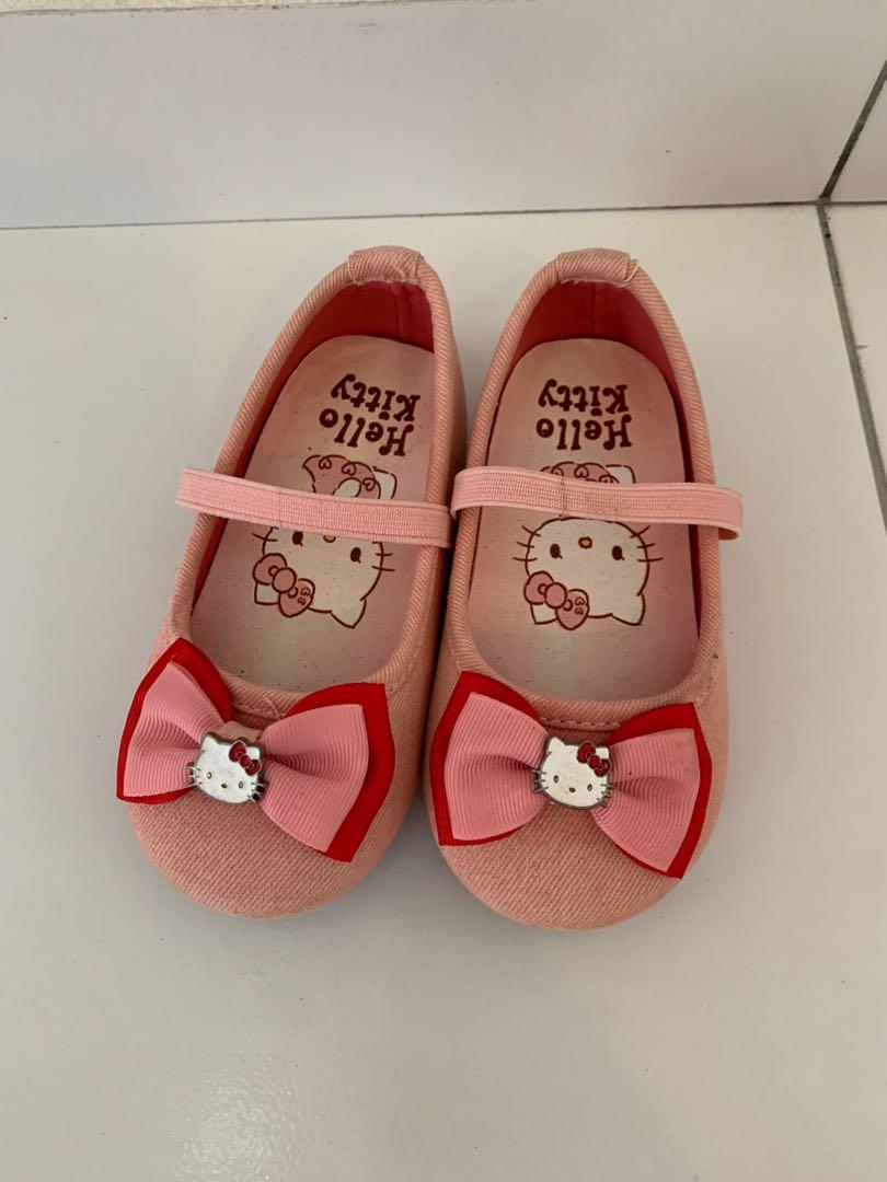 Bata hello cheap kitty shoes