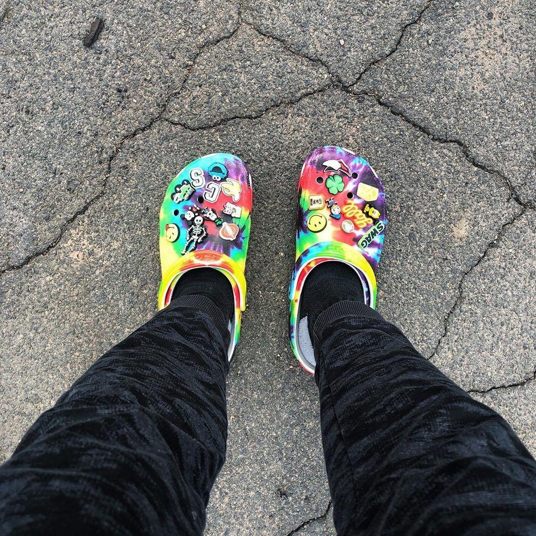 Outfits with tie dye crocs sale