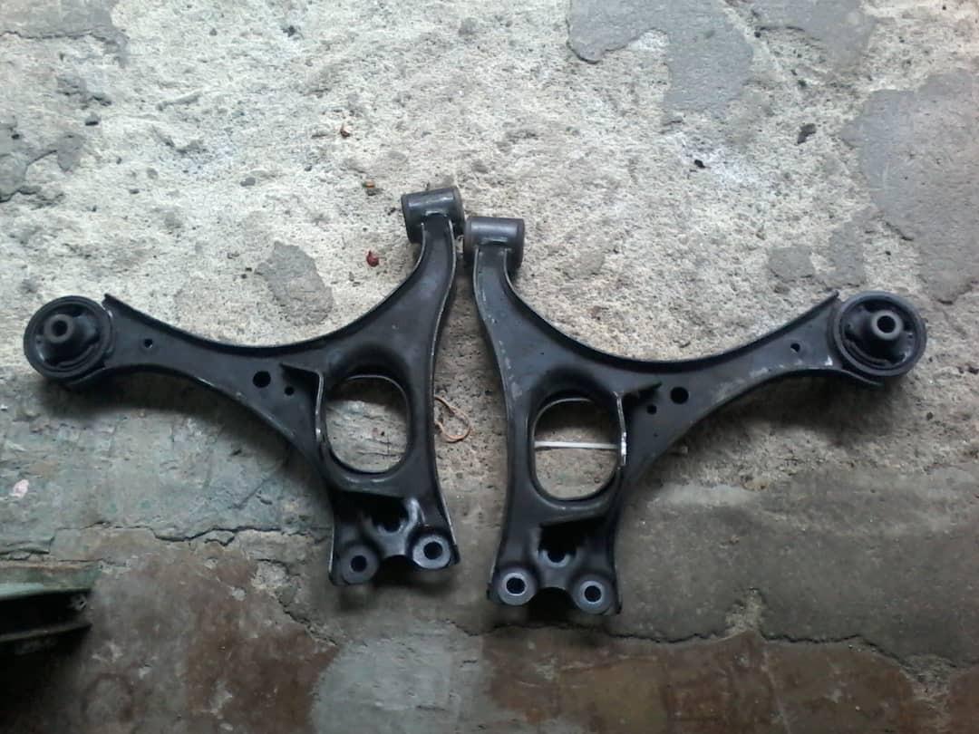 Lower arm on sale civic fd