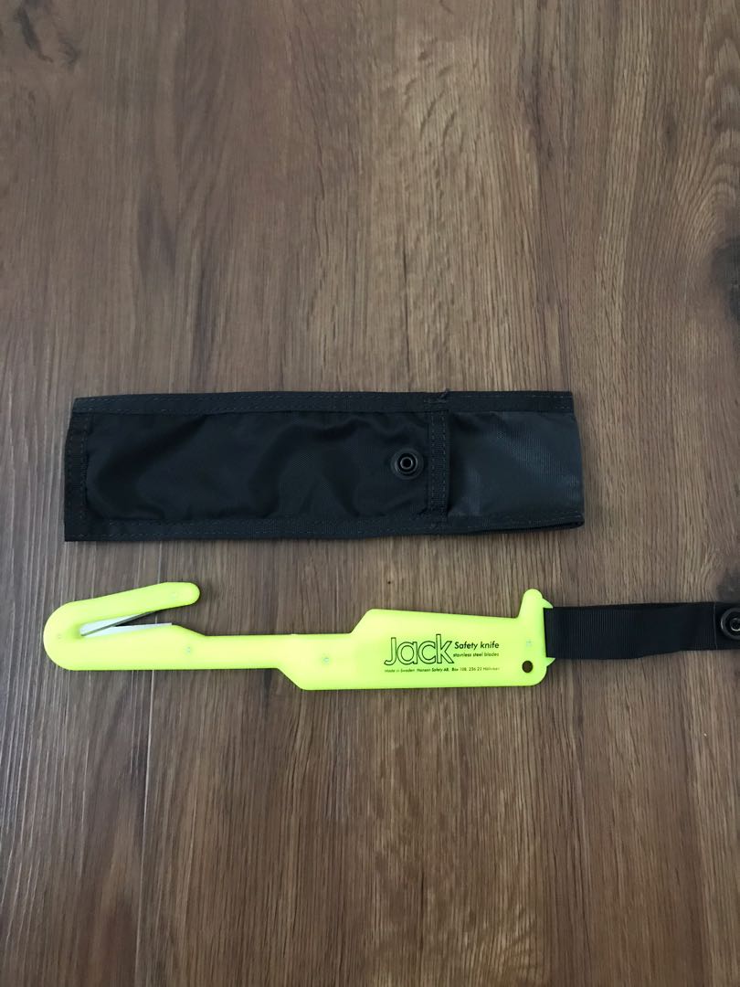 Jack Safety Knife/ Hook knife/bing cutter, Everything Else on Carousell