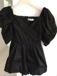 (Category: ) located in . Submitted by vwardrobe (Listing ID 1058239619, Image 1). Description: .