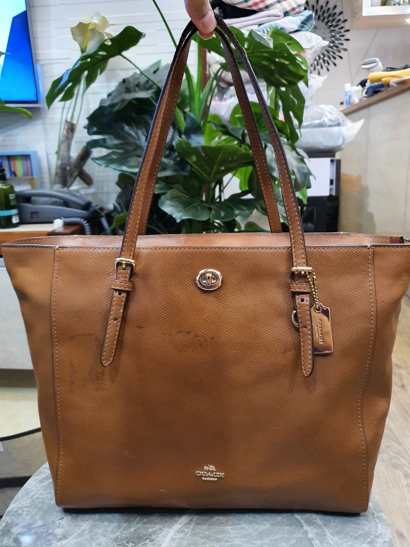 Orig Coach Brown Leather Gold Hardware Tote Shoulder bag., Women's Fashion,  Bags & Wallets, Shoulder Bags on Carousell