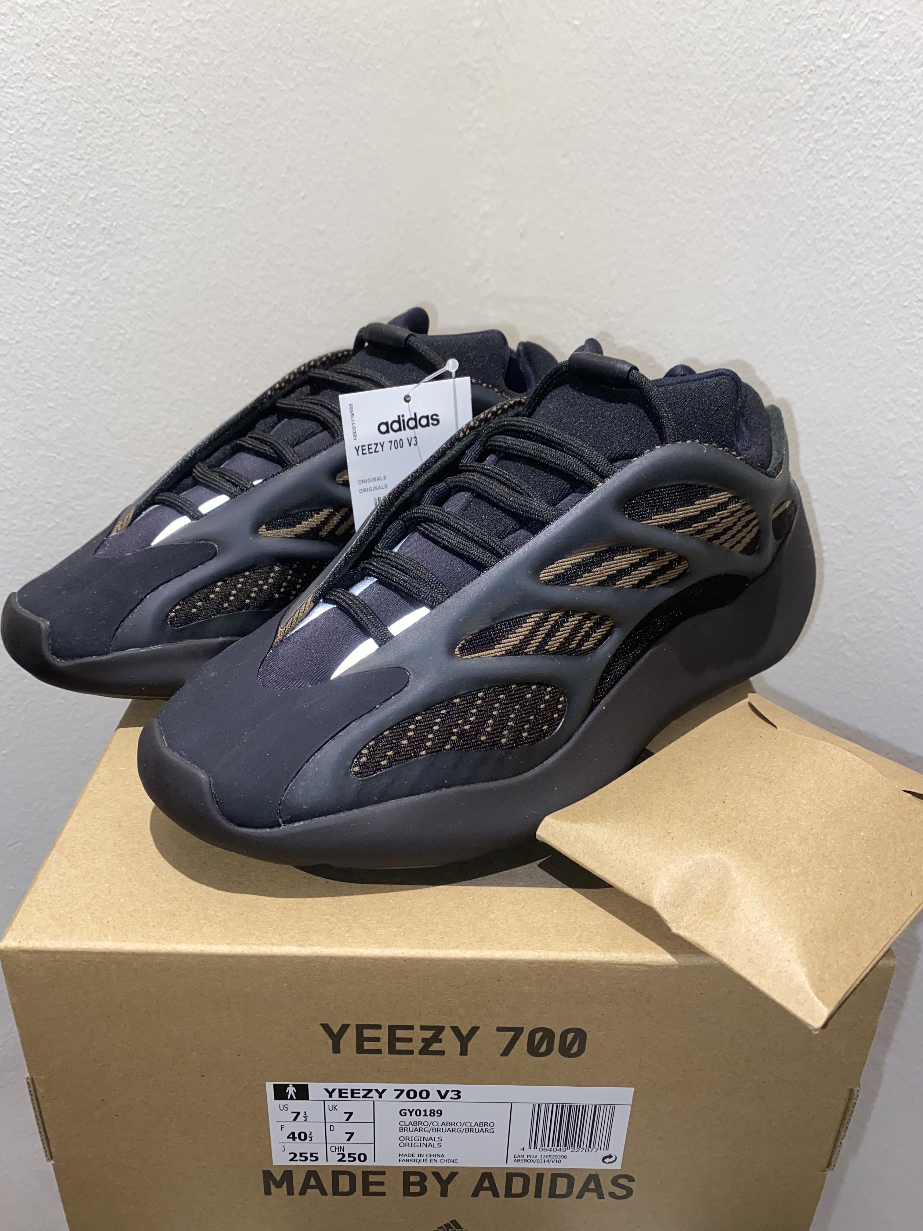 yeezy 700 clabro