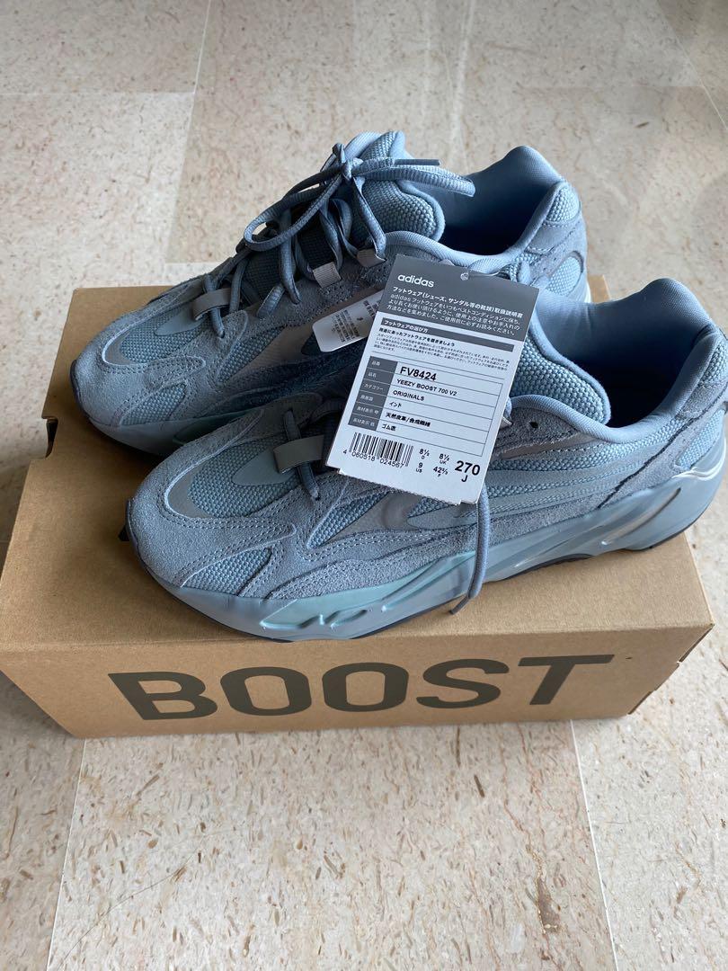 YEEZY BOOST 700 V2, Men's Fashion, Footwear, Sneakers on Carousell