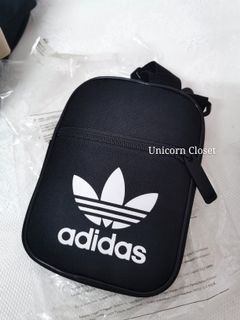 (Category: ) located in . Submitted by unicorn.closet (Listing ID 1058373902, Image 1). Description: .