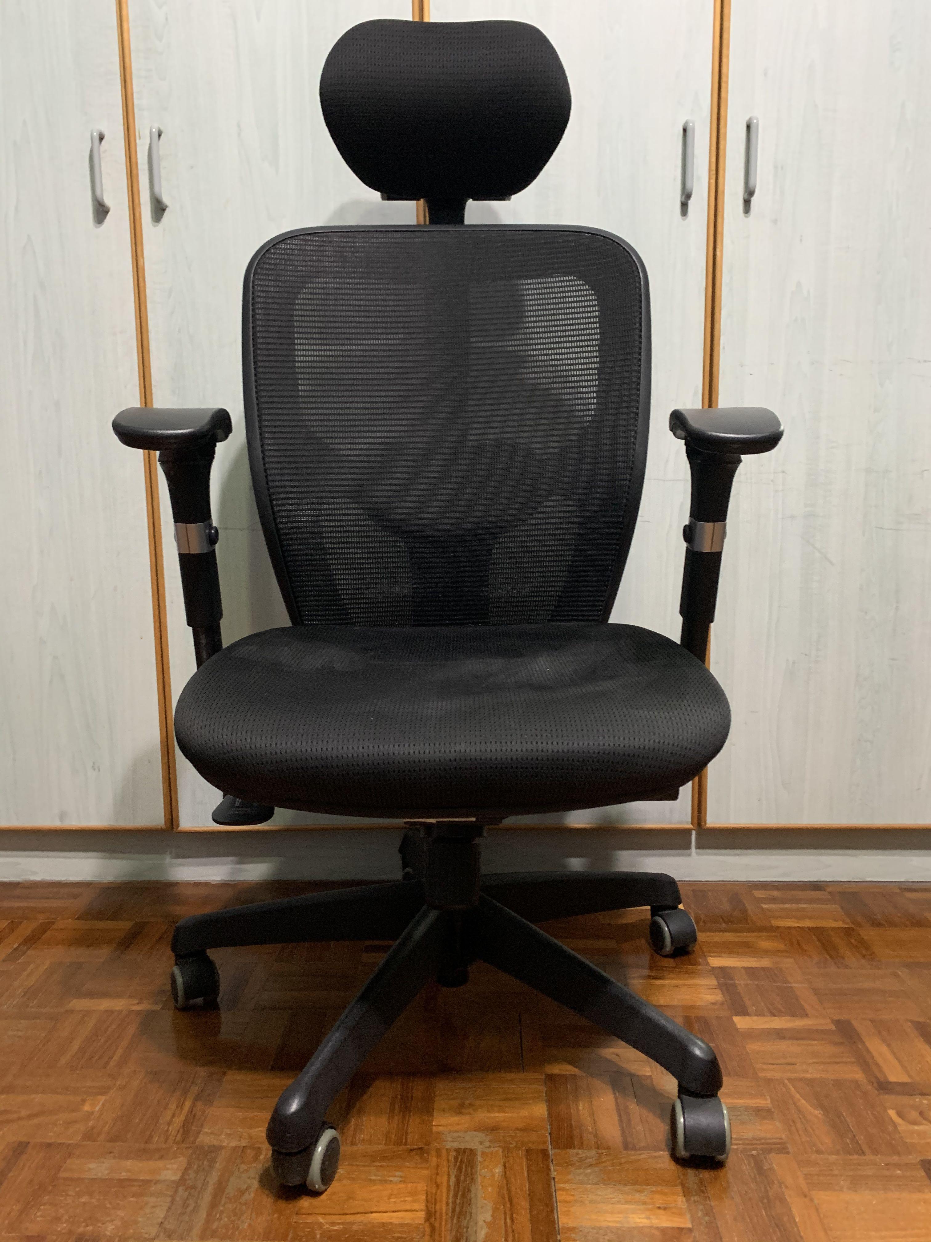Benel Q mesh with headrest