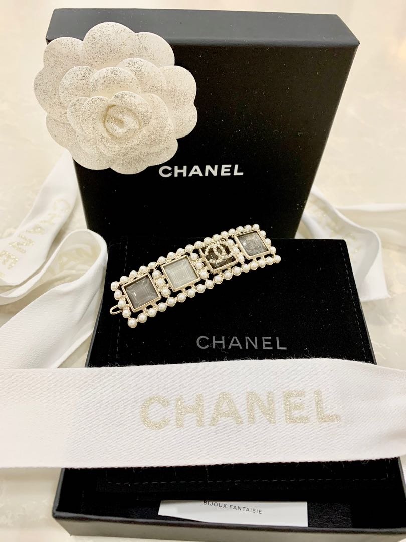 Chanel Hair Clip, Women's Fashion, Watches & Accessories, Hair