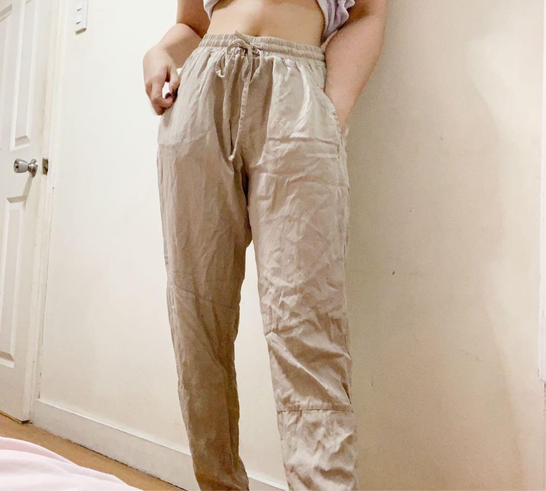 COTTON ON Jogger Pants (Category: Other Bottoms) located in Quezon City. Submitted by tonscollection (Listing ID 1058458835, Image 1). Description: Used but in good condition Size: Small Stretchable Color: Nude .