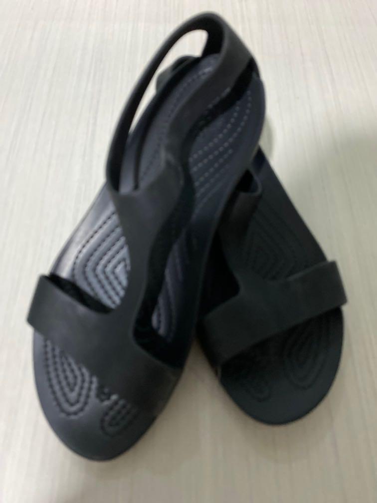 Buy Crocs Women's W Serena Sandals 205469-6jc Online at desertcartBrunei