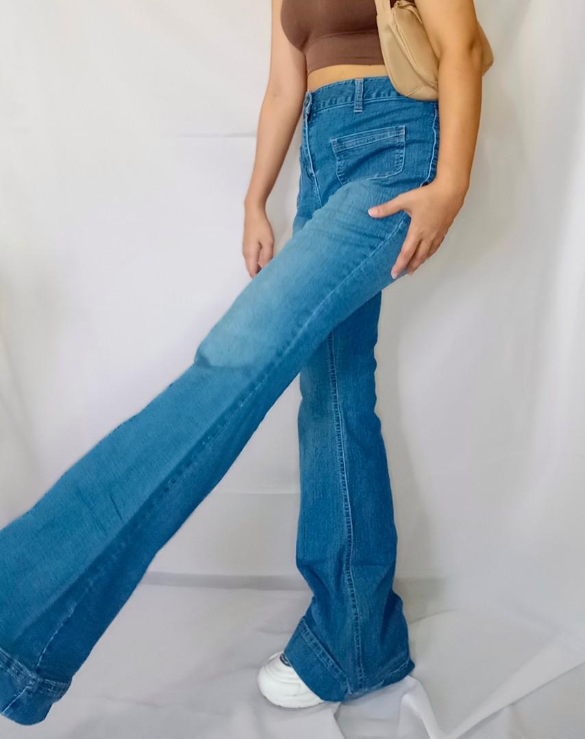 Low waist flare Jeans (perfect for y2k outfits), Women's Fashion, Bottoms,  Jeans on Carousell