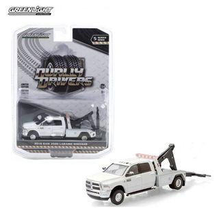 Greenlight 1/64 Scale 2018 Ram 3500 Dually Wrecker Tow Truck Bright White Dually Drivers Series 5