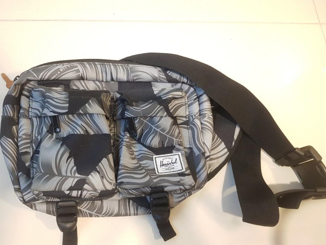 Herschel eighteen sling bag top