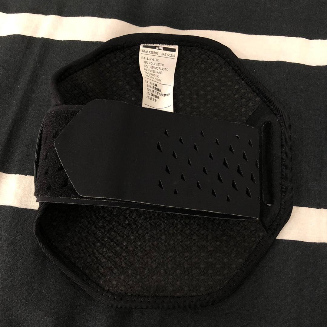 Nike pocket sale running armband