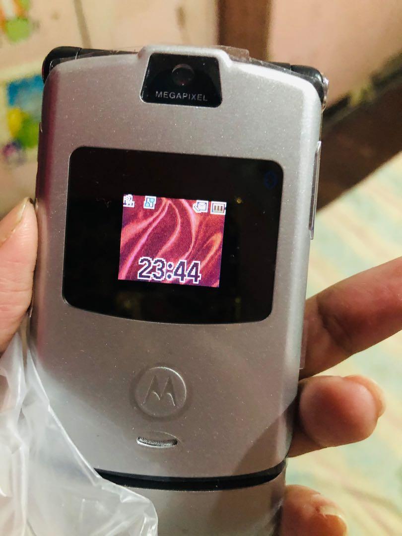 onhand motorola v3 silver (Category: Android Others) located in Quezon City. Submitted by auspv_collections (Listing ID 1058398946, Image 2). Description: Vintage Cellphone Units available onhand ready for shipping.. 🛵📱😊 📌5130 - 1,500 📌2610 - 1,200 📌5310 - 2,300 📌5300 - 2,300 📌3220 - 2,000 📌3100 - 1,600 📌6230i - 2,000 📌6600 - 2,800 📌8850 - 4,000 📌6300 - 2,200 📌8210 - 2,000 📌1134 - 1,200 📌1110i - 1,000 📌sony erickson w395 - 3,000 