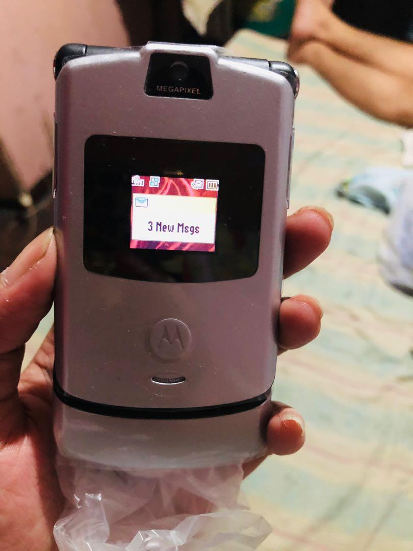 onhand motorola v3 silver (Category: Android Others) located in Quezon City. Submitted by auspv_collections (Listing ID 1058398946, Image 1). Description: Vintage Cellphone Units available onhand ready for shipping.. 🛵📱😊 📌5130 - 1,500 📌2610 - 1,200 📌5310 - 2,300 📌5300 - 2,300 📌3220 - 2,000 📌3100 - 1,600 📌6230i - 2,000 📌6600 - 2,800 📌8850 - 4,000 📌6300 - 2,200 📌8210 - 2,000 📌1134 - 1,200 📌1110i - 1,000 📌sony erickson w395 - 3,000 