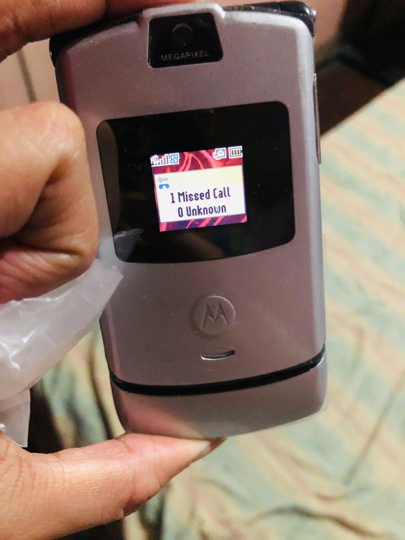 onhand motorola v3 silver (Category: Android Others) located in Quezon City. Submitted by auspv_collections (Listing ID 1058398946, Image 3). Description: Vintage Cellphone Units available onhand ready for shipping.. 🛵📱😊 📌5130 - 1,500 📌2610 - 1,200 📌5310 - 2,300 📌5300 - 2,300 📌3220 - 2,000 📌3100 - 1,600 📌6230i - 2,000 📌6600 - 2,800 📌8850 - 4,000 📌6300 - 2,200 📌8210 - 2,000 📌1134 - 1,200 📌1110i - 1,000 📌sony erickson w395 - 3,000 