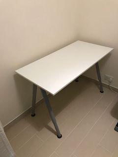 Thyge IKEA desk