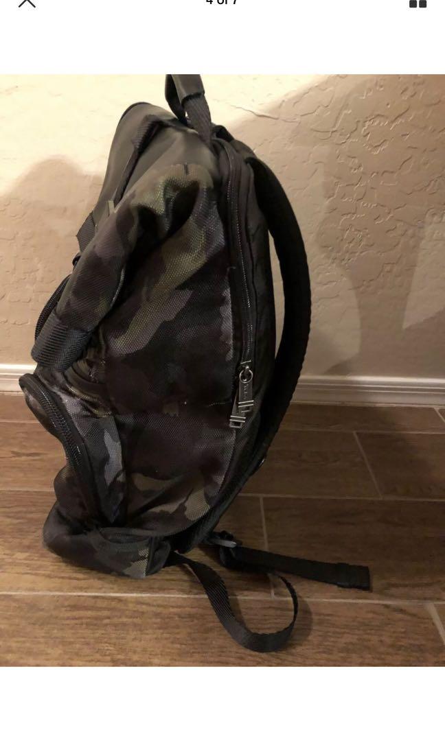 TUMI Backpack (Category: Backpacks) located in Makati City. Submitted by alimak (Listing ID 1058458114, Image 3). Description: Authentic & Original TUMI.